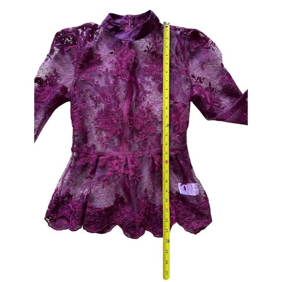 Eilly Bazar Womens/Teen Sheer Floral Purple Blouse Size Medium Scallop hem - Picture 2 of 8